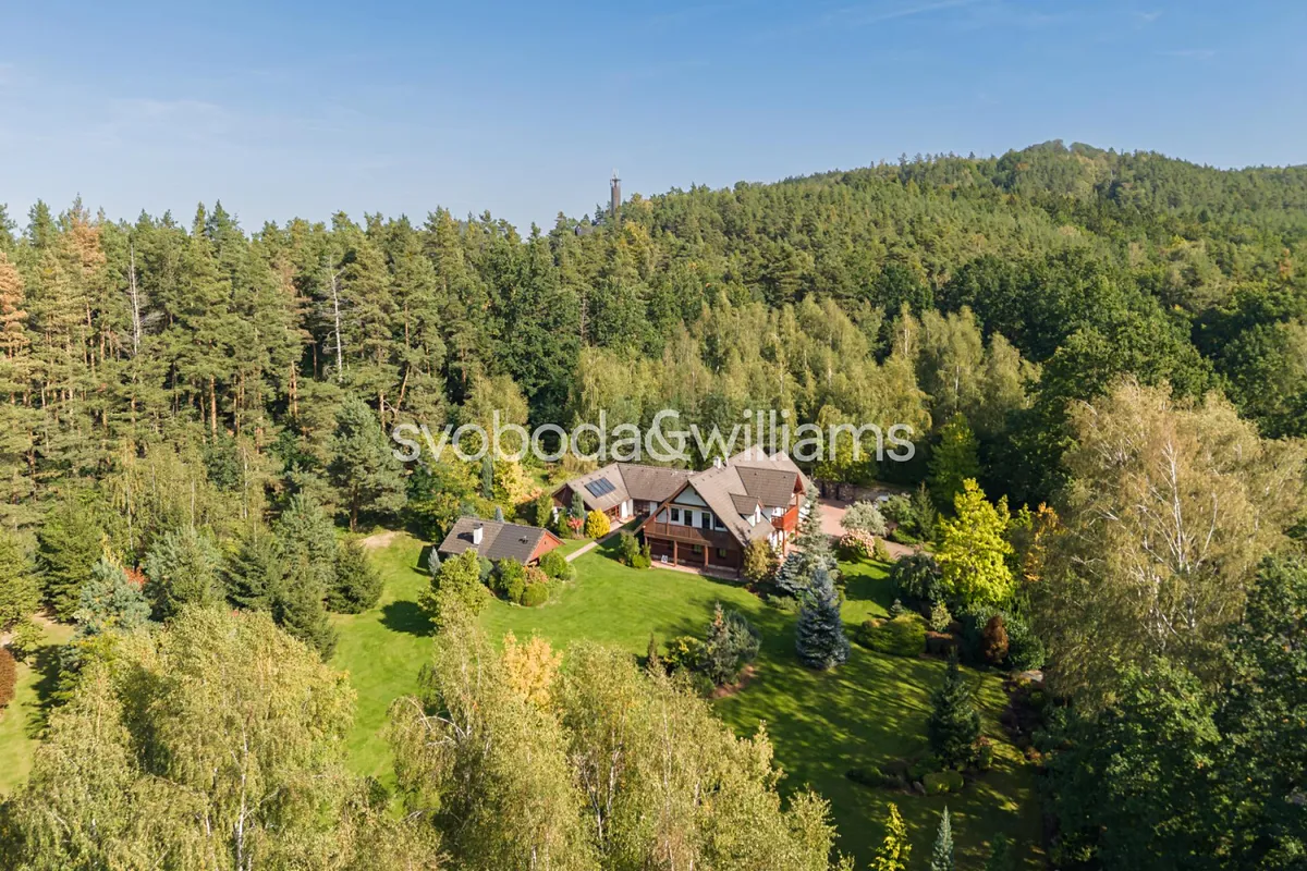 Prodej rodinného domu 431 m², pozemek 14484 m²